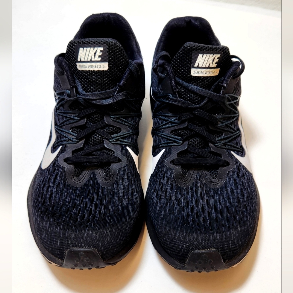 Nike Zoom Winflo 5 Women's running Shoes Size 9